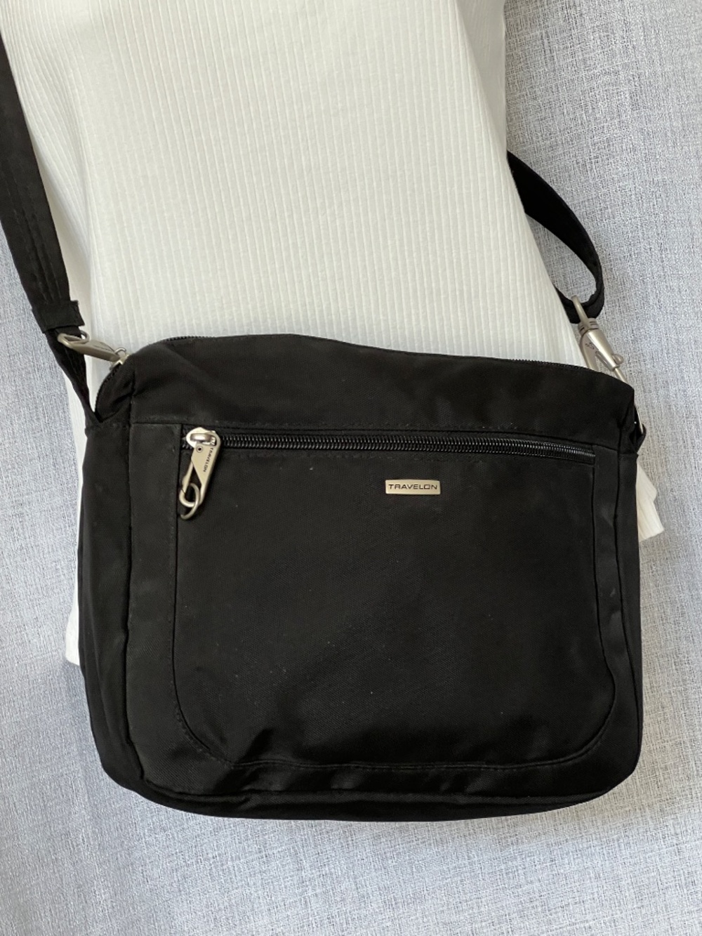 Travelon Bag Crossbody Zippered Anti-Theft Black Slash Proof Strap RFID